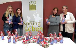 Inner-Wheel-Damen bescheren RiVer-Kinder von SkF und Caritas Für die 26 Kinder aus den „RiVer“-Gruppen des SkF Recklinghausen e.V. und dem Caritasverband für...