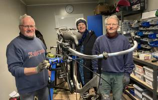Einsatz Fahrradwerkstatt: Gutes tun - für andere und sich selbst In der Flüchtlingsunterkunft an der Herner Straße gibt es eine ehrenamtlich bertriebene...