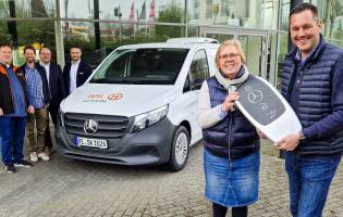 Ein starkes Stück Hilfe: Spenden machen neues Kühlfahrzeug für die Tafel möglich Er hat eine Rückfahrkamera und zusätzlich vorne und hinten Abstandssensoren: Das neue...