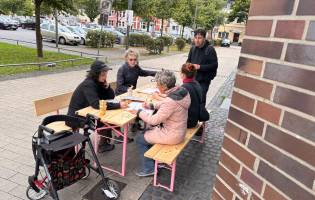 Kunst, Kochen und Begegnung: Die „Bedarfsgemeinschaft“ zu Gast in Süd Drei Wochen lang war das Stadtteilbüro Süd des Sozialdienstes katholischer Frauen (SkF)...